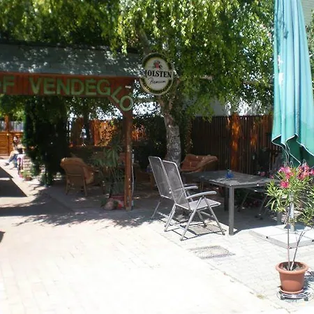 Frei Vendeghaz Guest house *